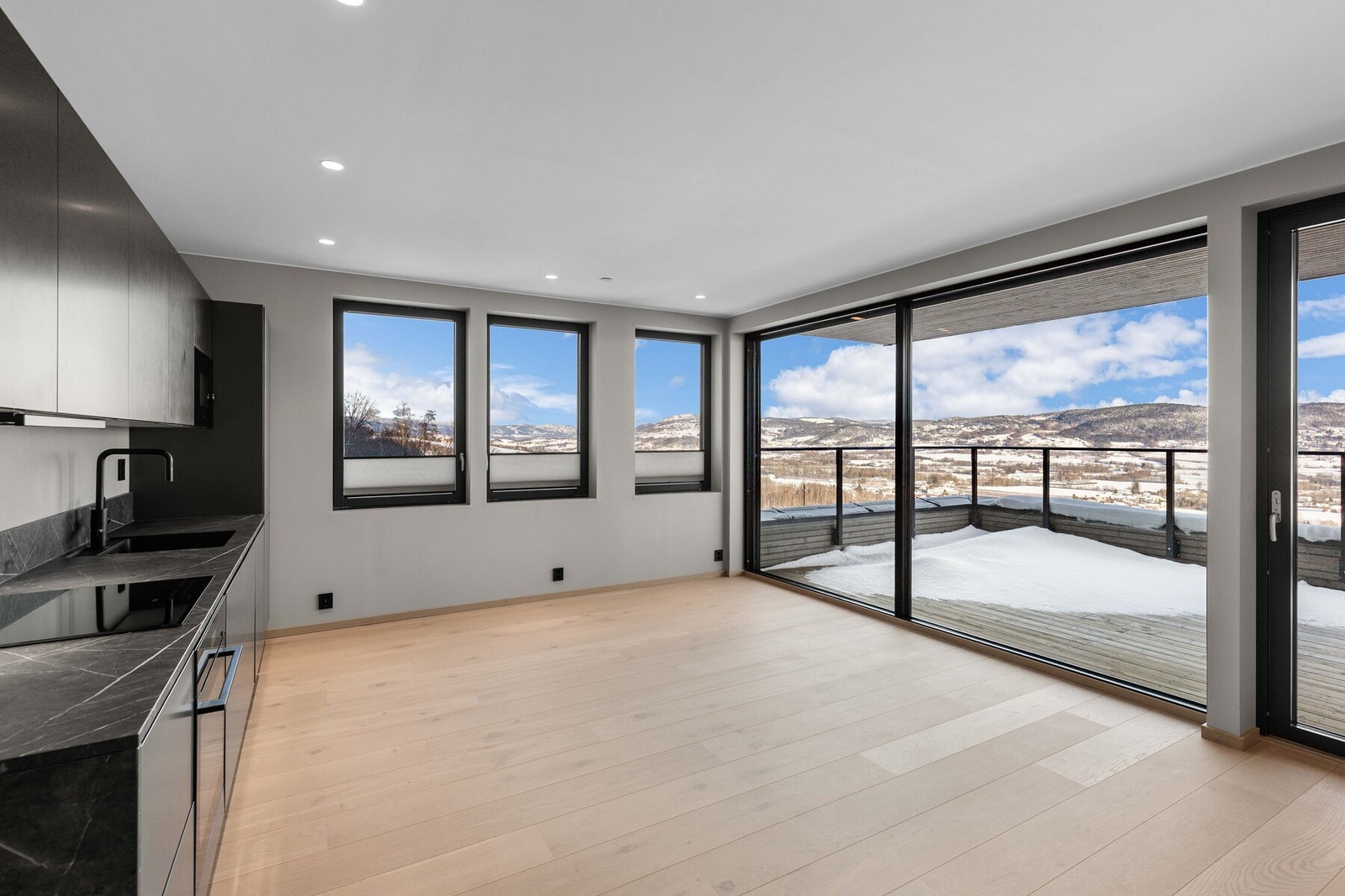 Sameiet ligger høyt og fritt på Stoppenkollen - med en flott utsikt. Galleribilde