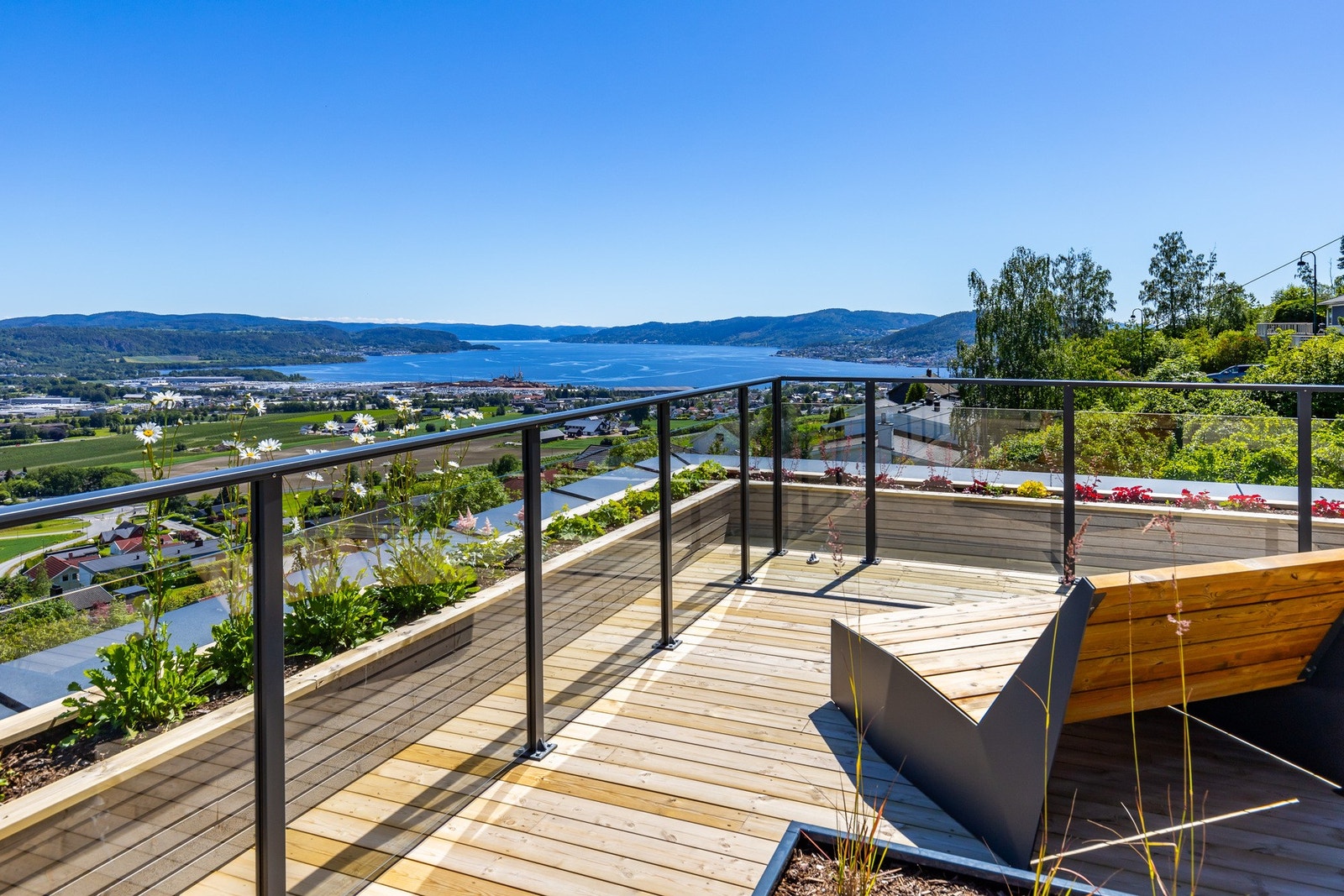 Uteplassene legger alt til rette for grilling, hygge og avslapning med gode naboer - uansett alder. Galleribilde