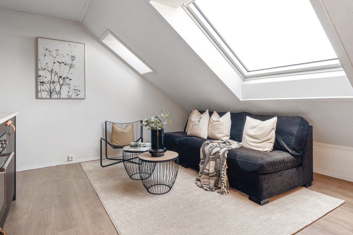 Nyoppusset kjøkken og stue. Integrerte hvitevarer Galleribilde