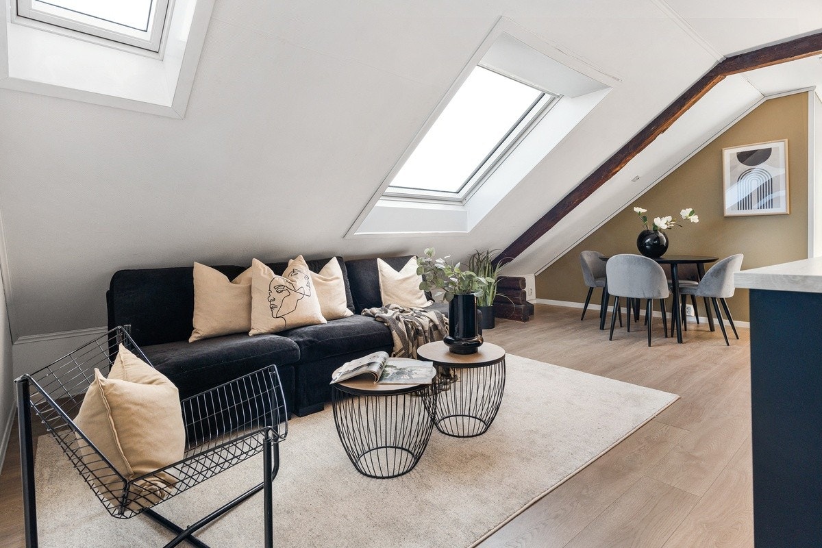 Nyoppusset kjøkken og stue. Integrerte hvitevarer Galleribilde