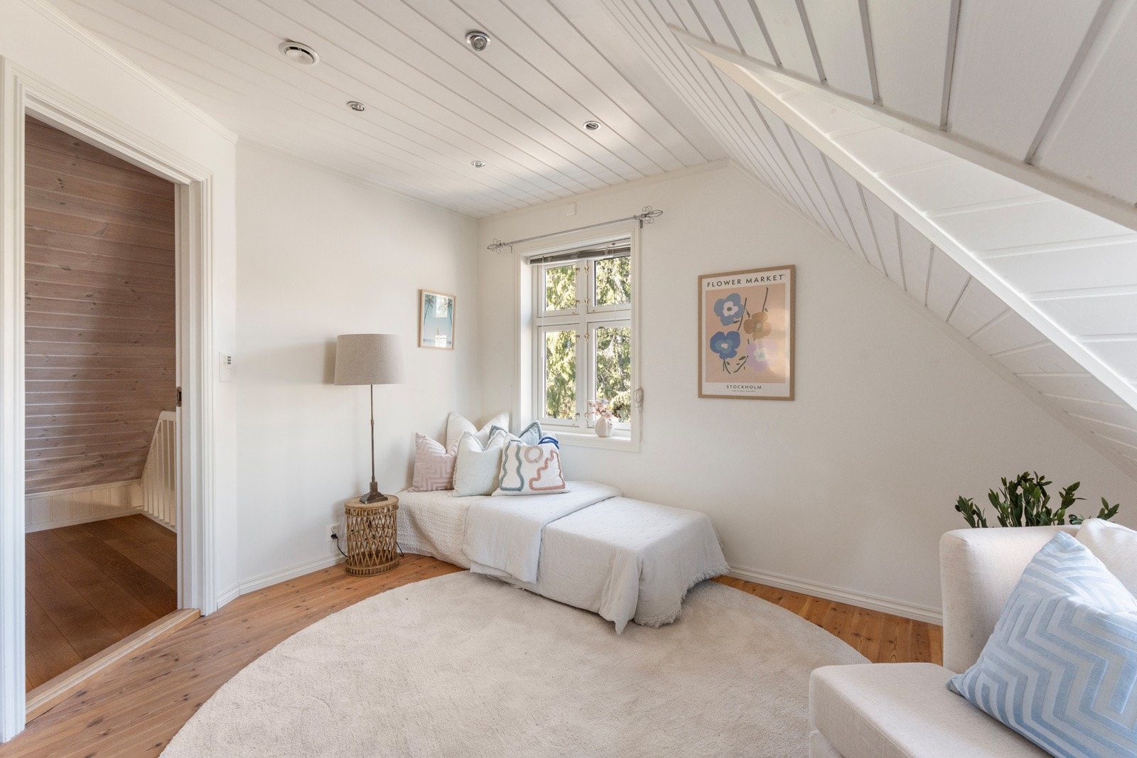 Det tredje soverommet er også av god størrelse med plass til seng og øvrig møblement Galleribilde