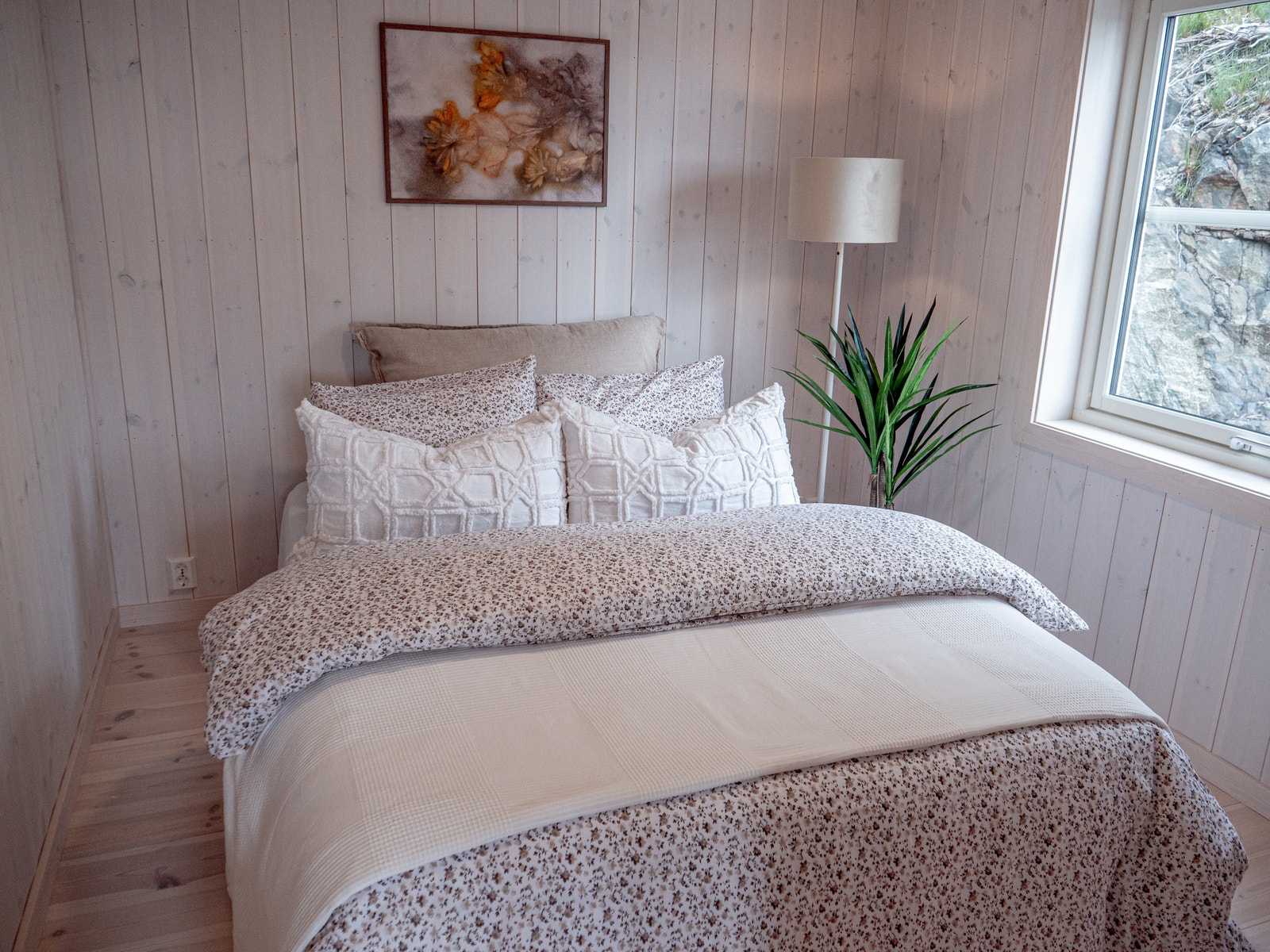 Et av to soverom i første etasje Galleribilde