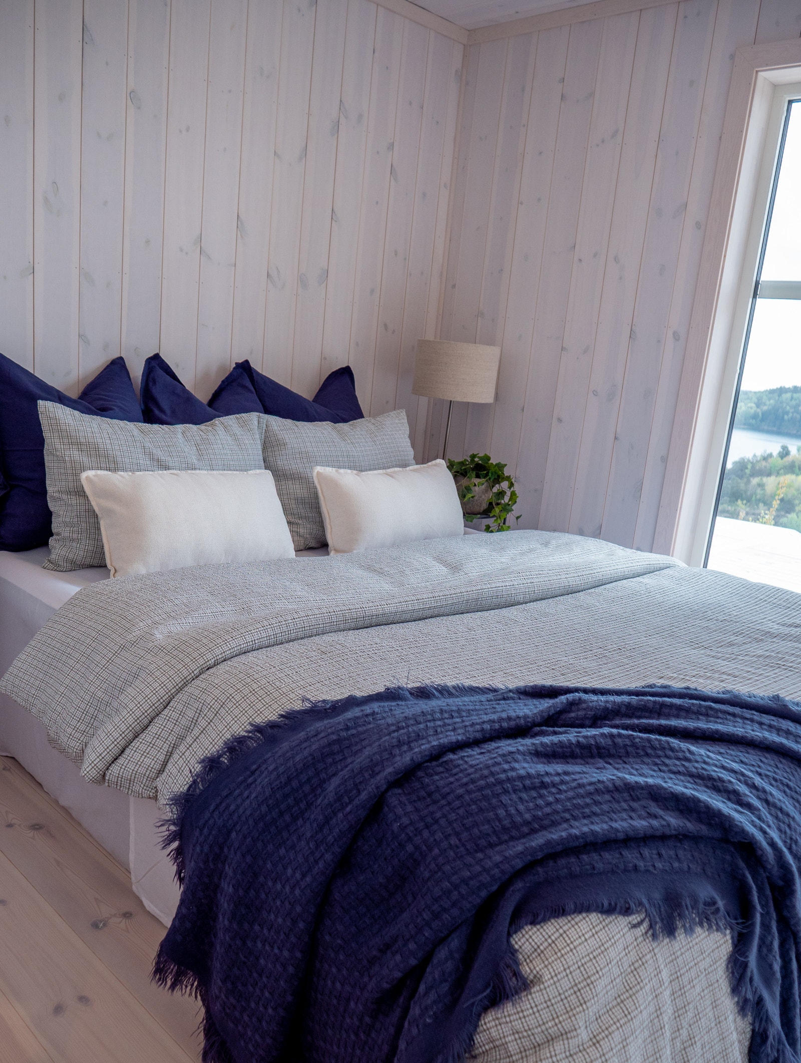 Et av to soverom i første etasje Galleribilde