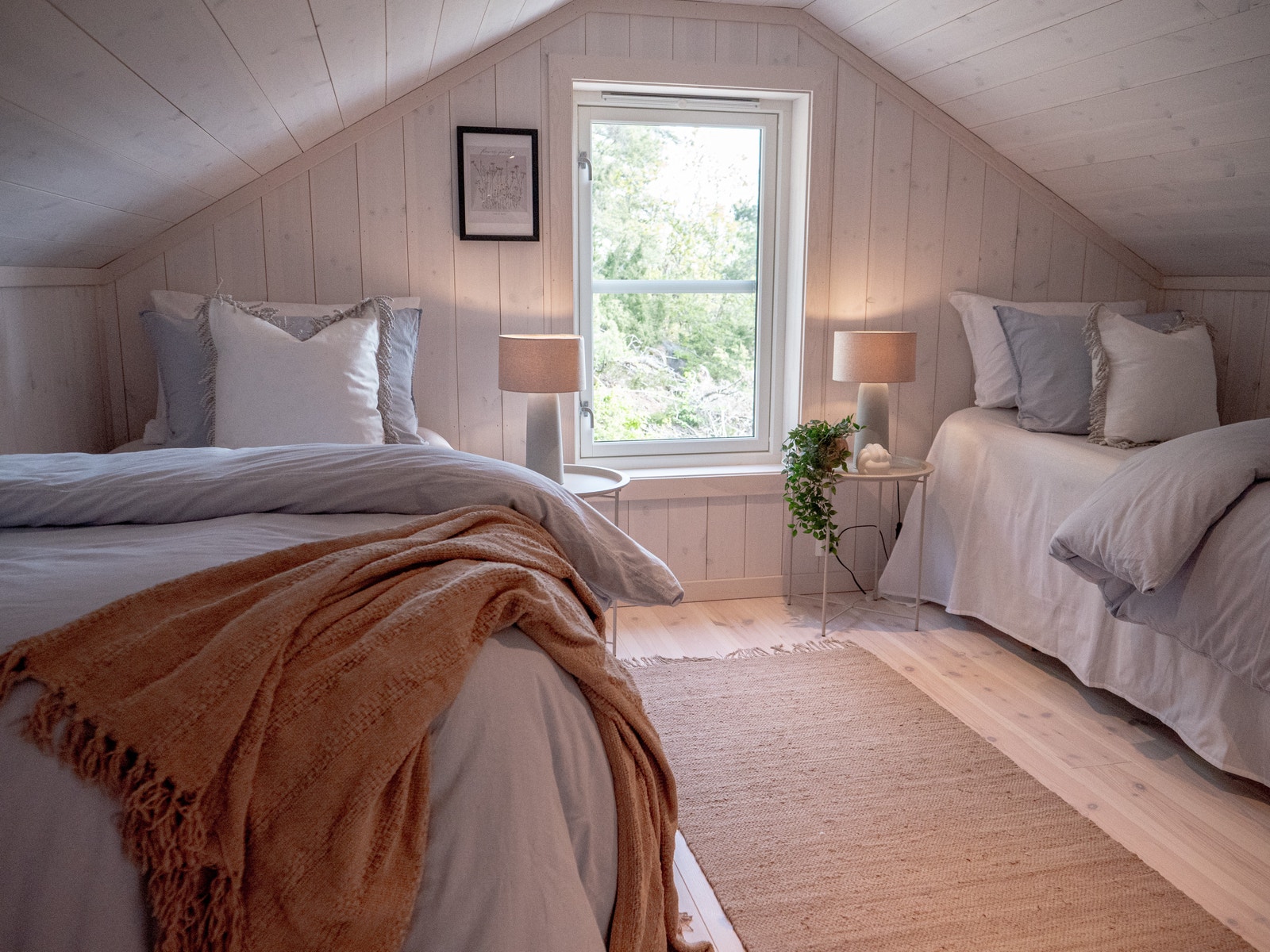 Et av to soverom på hems Galleribilde