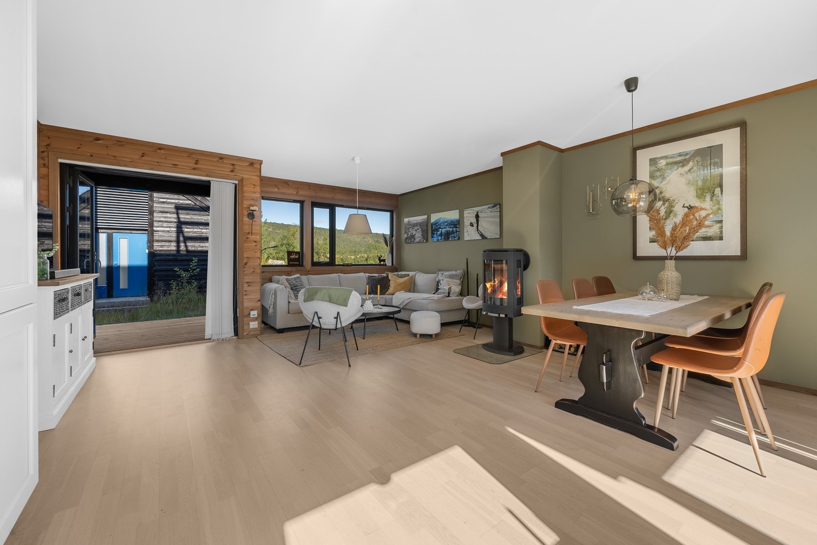 Flott peis som naturlig romdeler Galleribilde