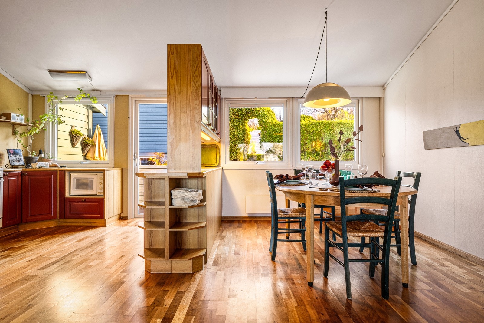 - Nærhet mellom stue, spisestue og kjøkken - Galleribilde