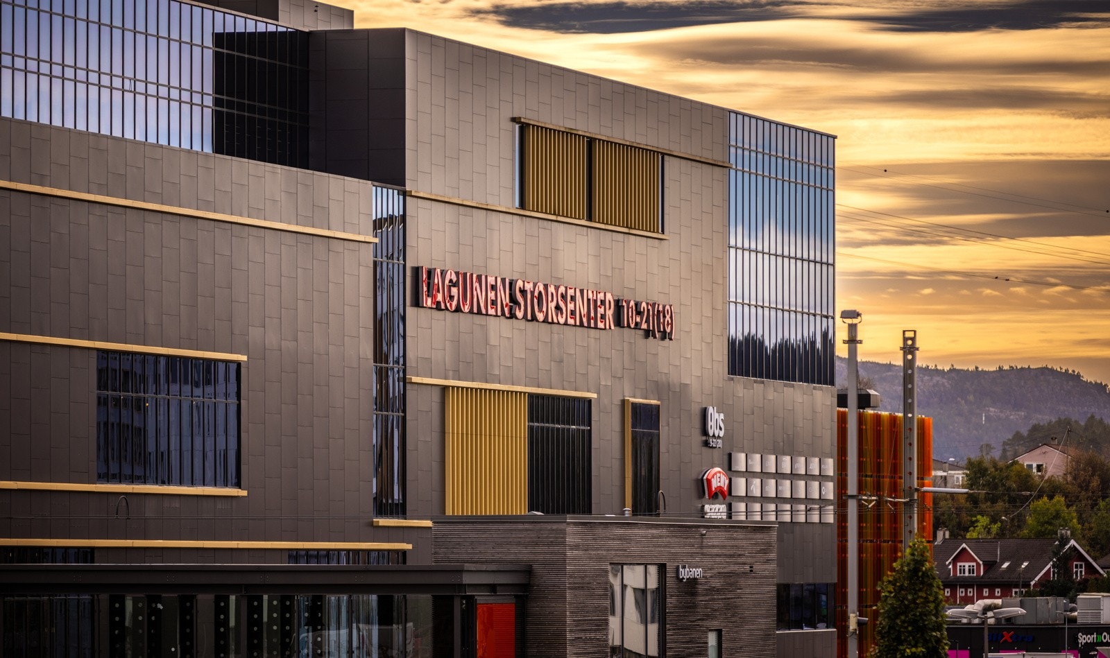 Lagunen Storsenter, med sitt store utvalg av butikker, restauranter og servicetilbud, ligger kun en kort spasertur unna. Galleribilde