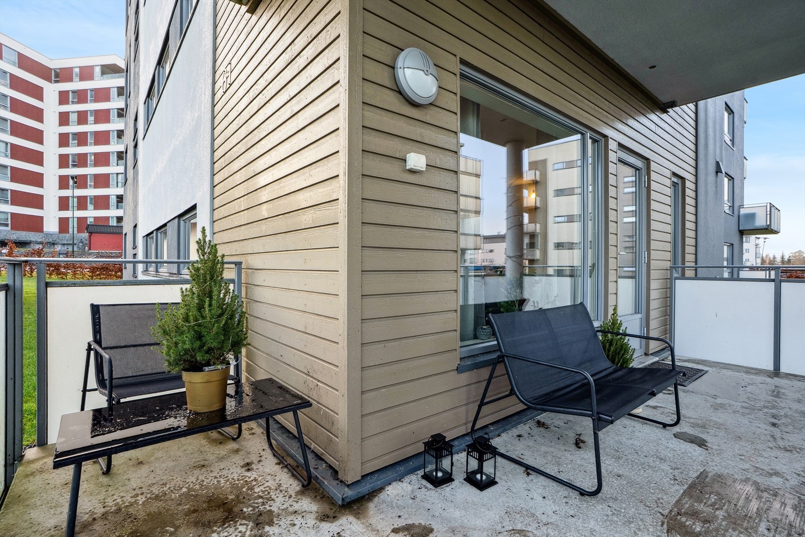 God plass til utemøbler og gassgrill Galleribilde