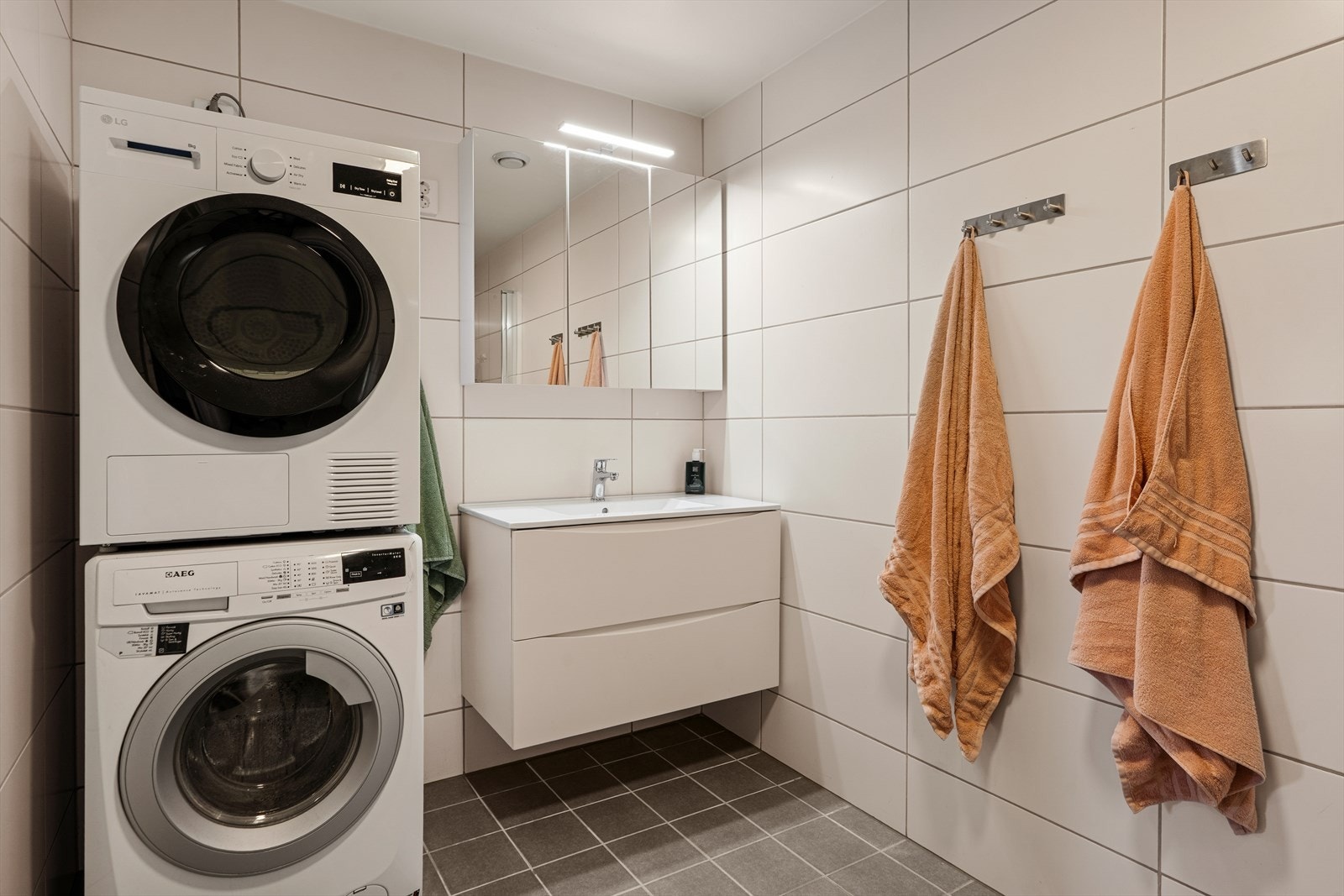 God plass til vaskemaskin samt tørketrommel Galleribilde