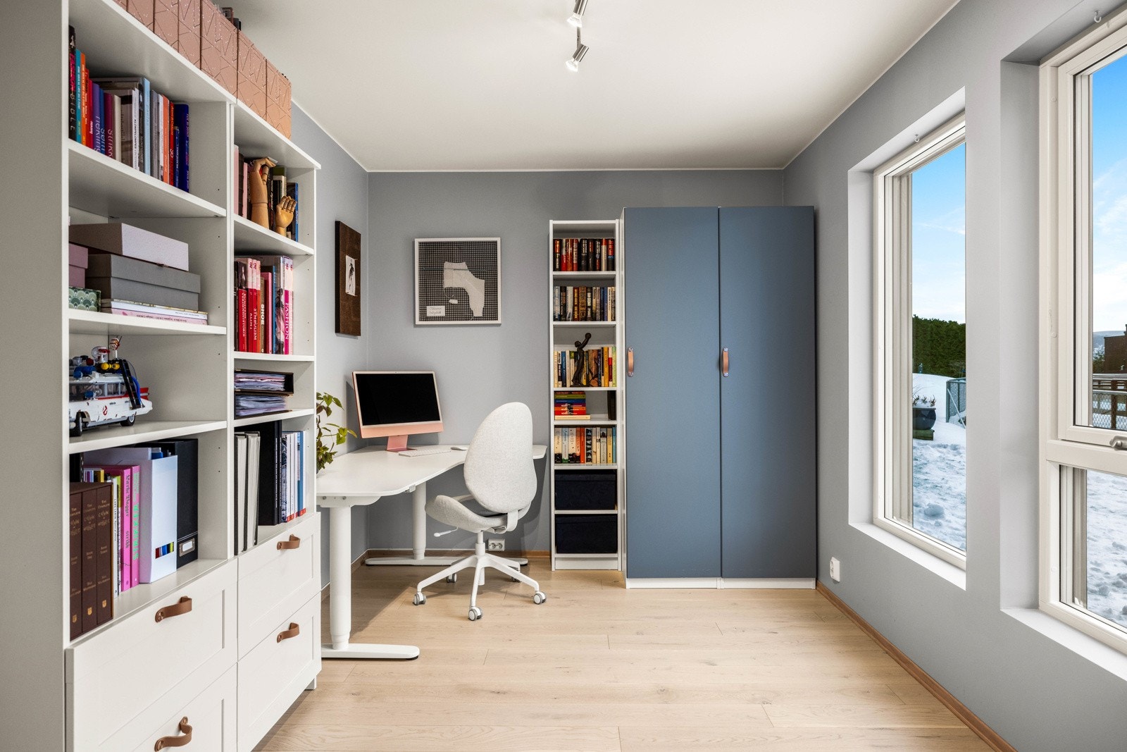 To romslige soverom/kontor i underetasjen av god størrelse. Galleribilde