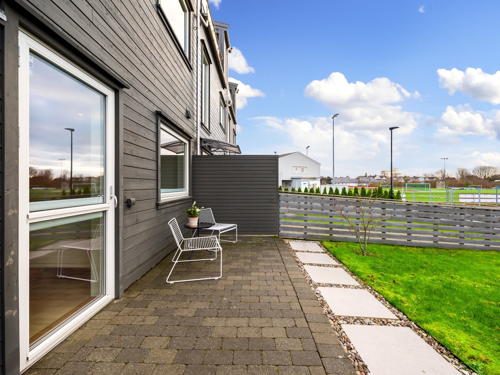 Ved inngangspartiet har man plass til en sittegruppe. Galleribilde