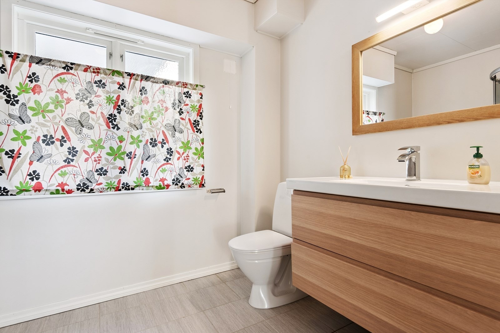 - Romslig bad på 5,8m² - Galleribilde