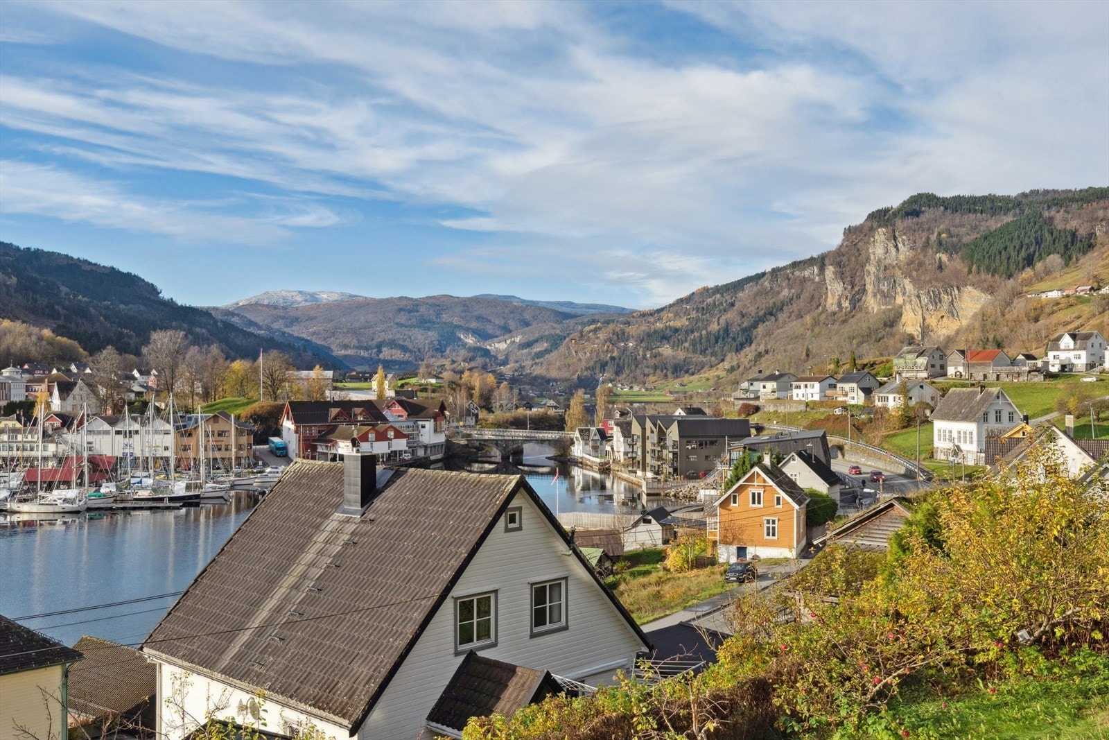 - Med gangavstand til Norheimsund sentrum ligger alt til rette for en lettvint hverdag - Galleribilde