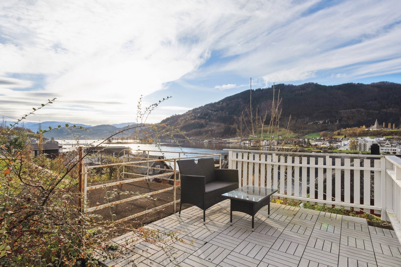 - Felles uteområde for sameiet med gode solforhold midtsommers - Galleribilde