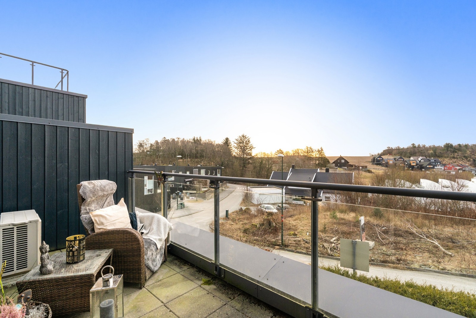 Sørvendt balkong med fantastiske solforhold. Galleribilde