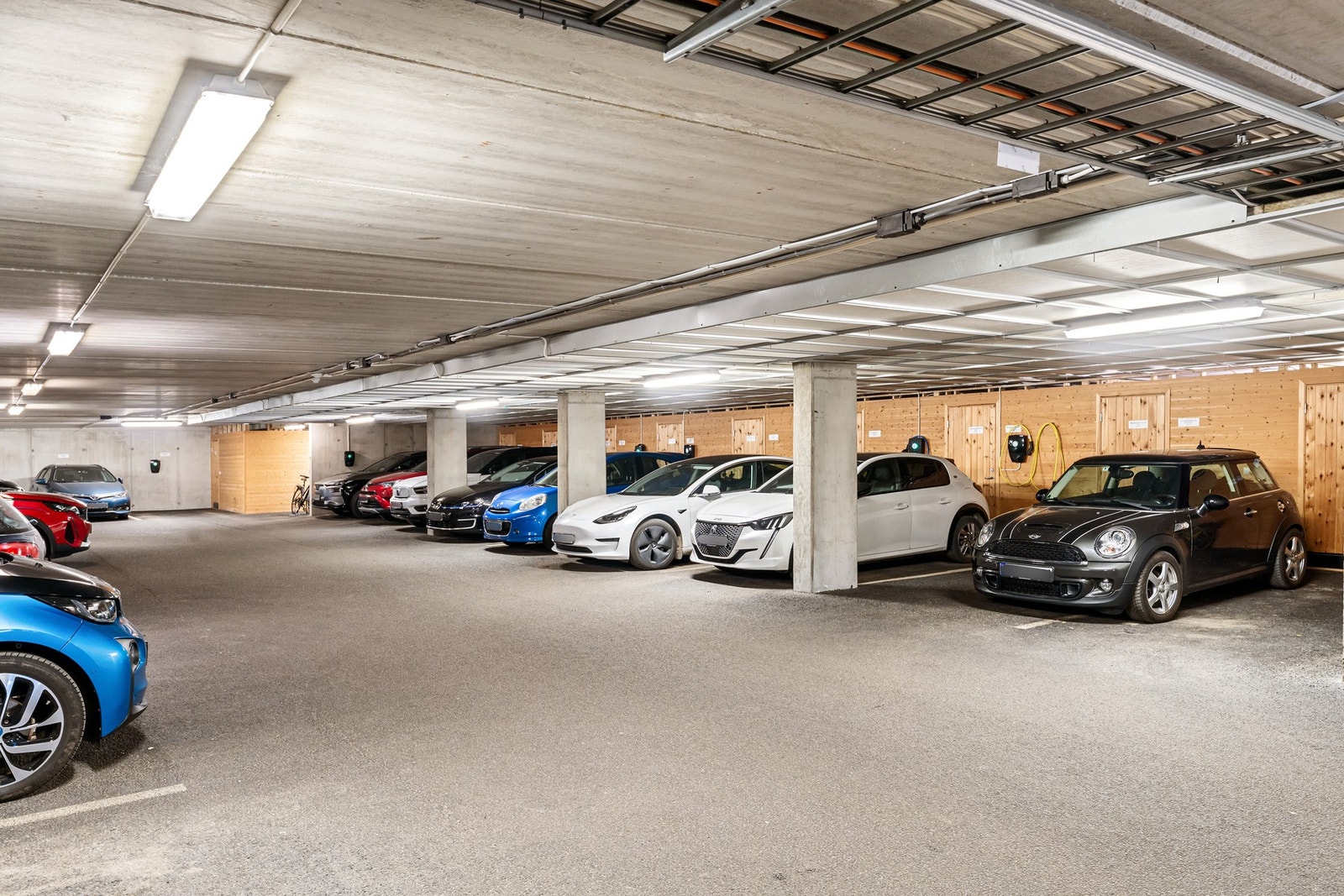 Leiligheten disponerer bod og parkeringsplass i lukket garasjeanlegg. Galleribilde