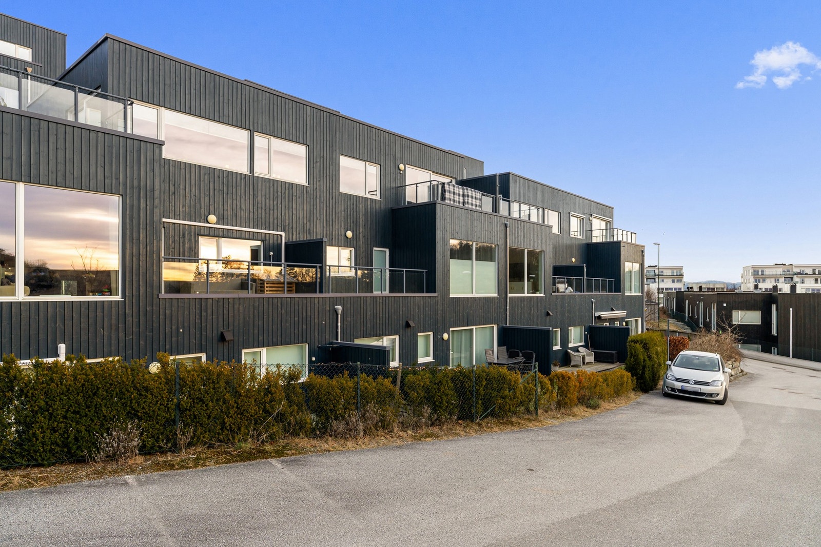 Leiligheten har også kort avstand til Sola Arena, som byr på en rekke aktiviteter som frisbeegolf, fotball, løpebane, turn, håndball og treningssenter. Galleribilde