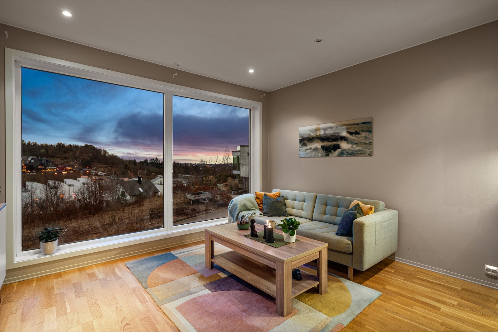 Mulighet for nedbetaling av fellesgjeld (fellesutgifter blir kr 2 346,- pr. mnd. ved full nedbetaling). Galleribilde