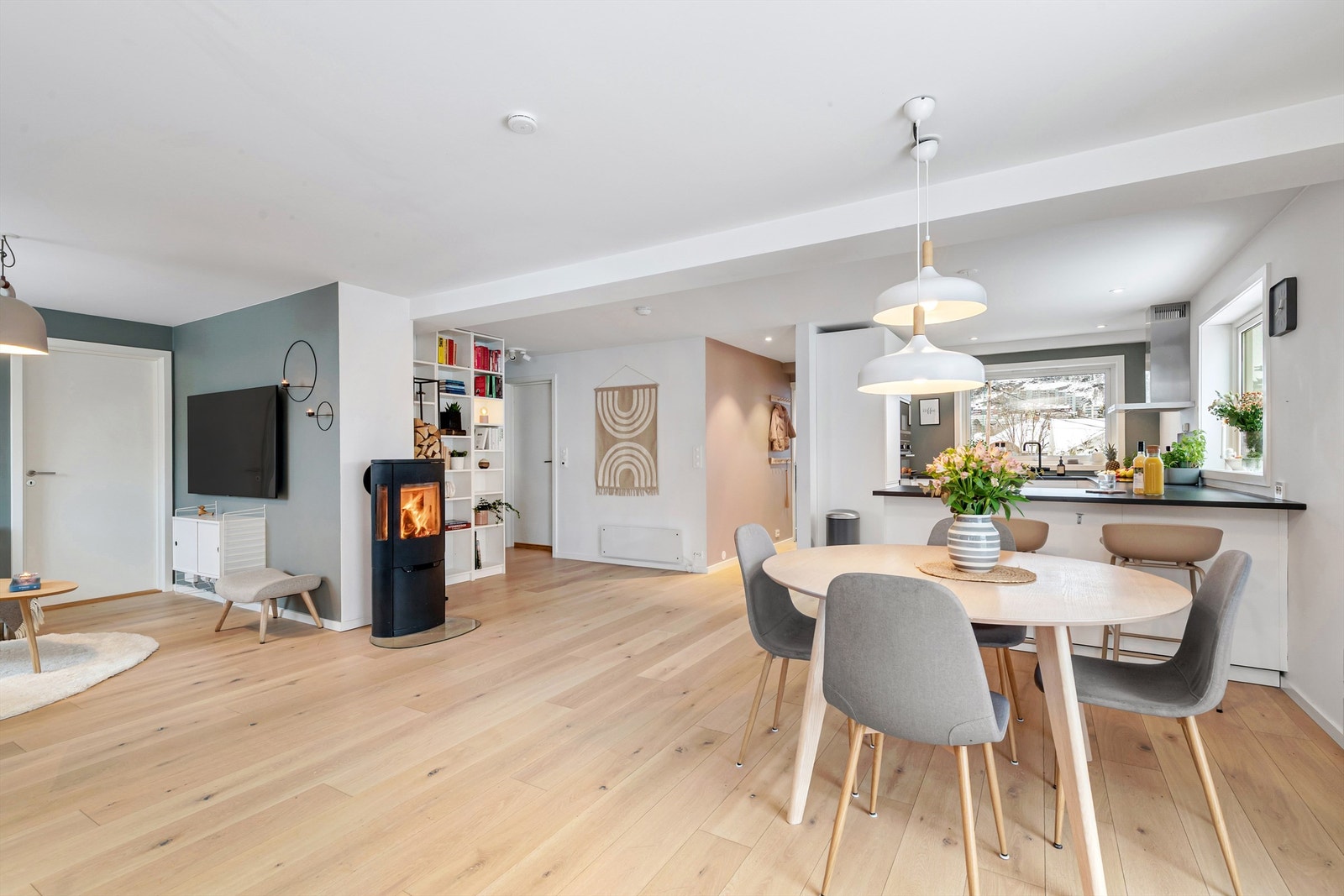 Peisovnen varmer godt på kalde vinterdager Galleribilde