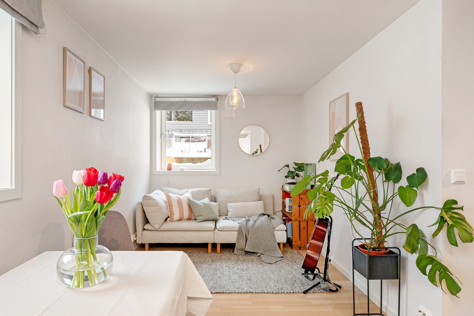 Stue med plass til sofa og TV-møbel Galleribilde