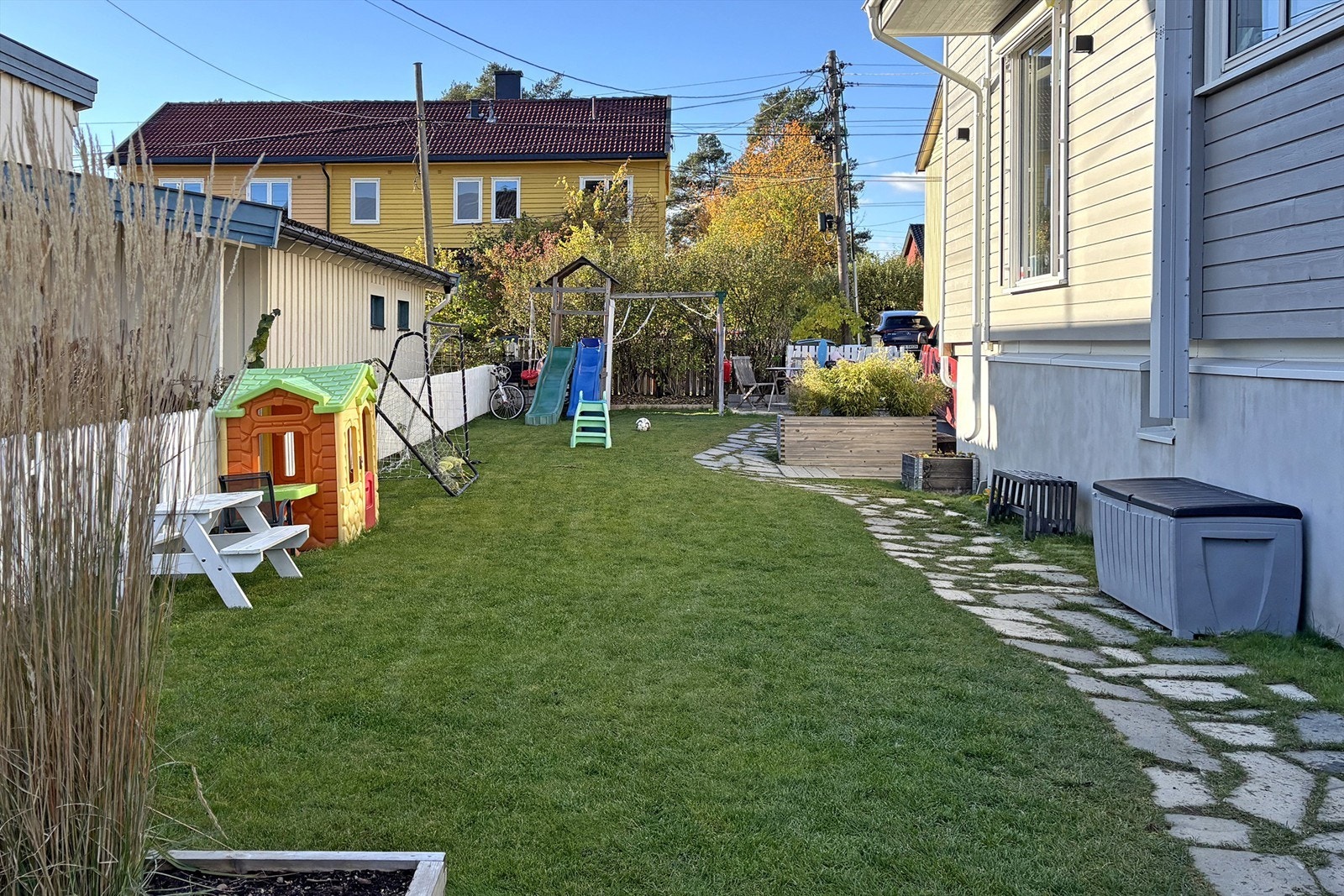 Koselig inngjerdet hage Galleribilde