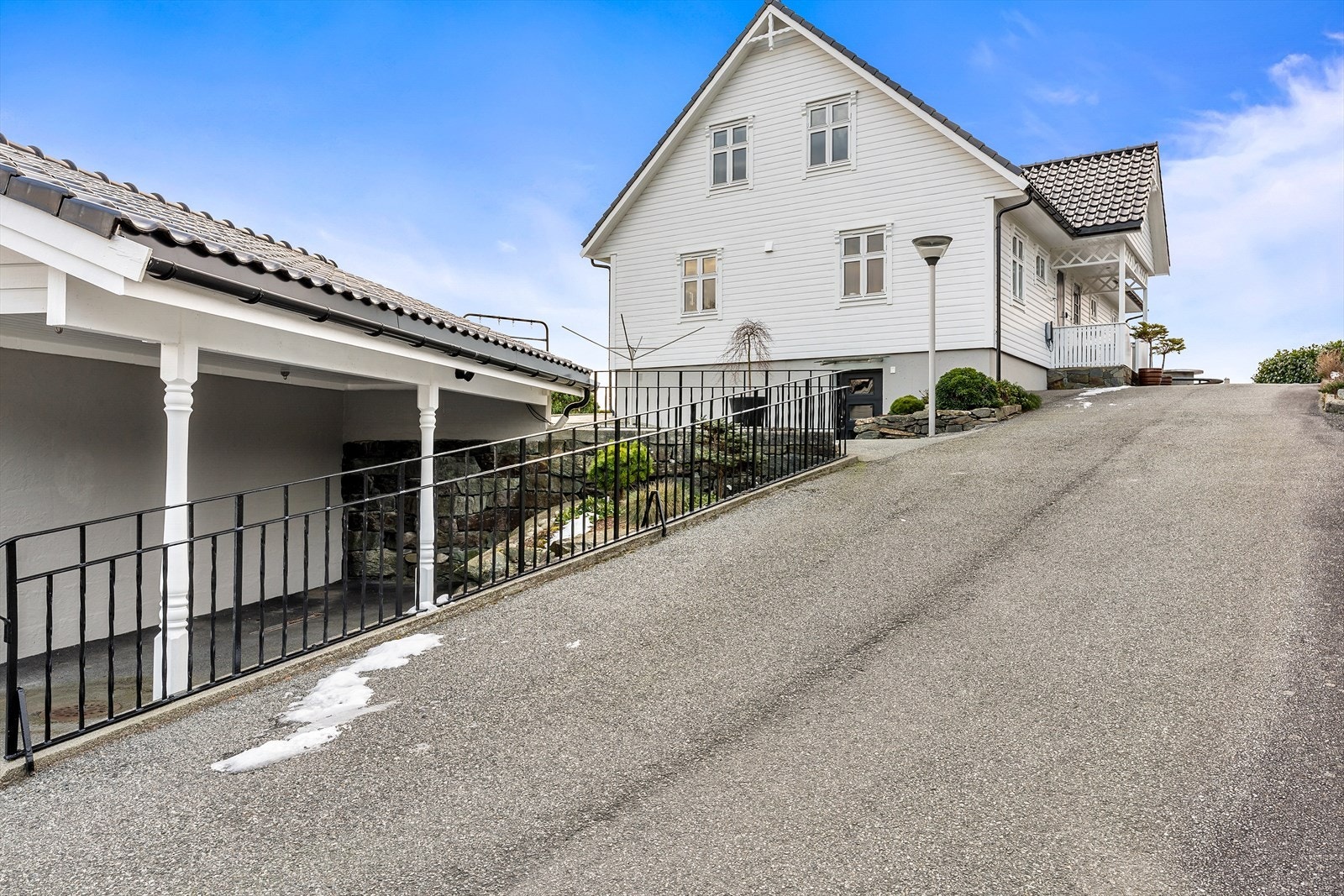 Asfaltert innkjørsel Galleribilde