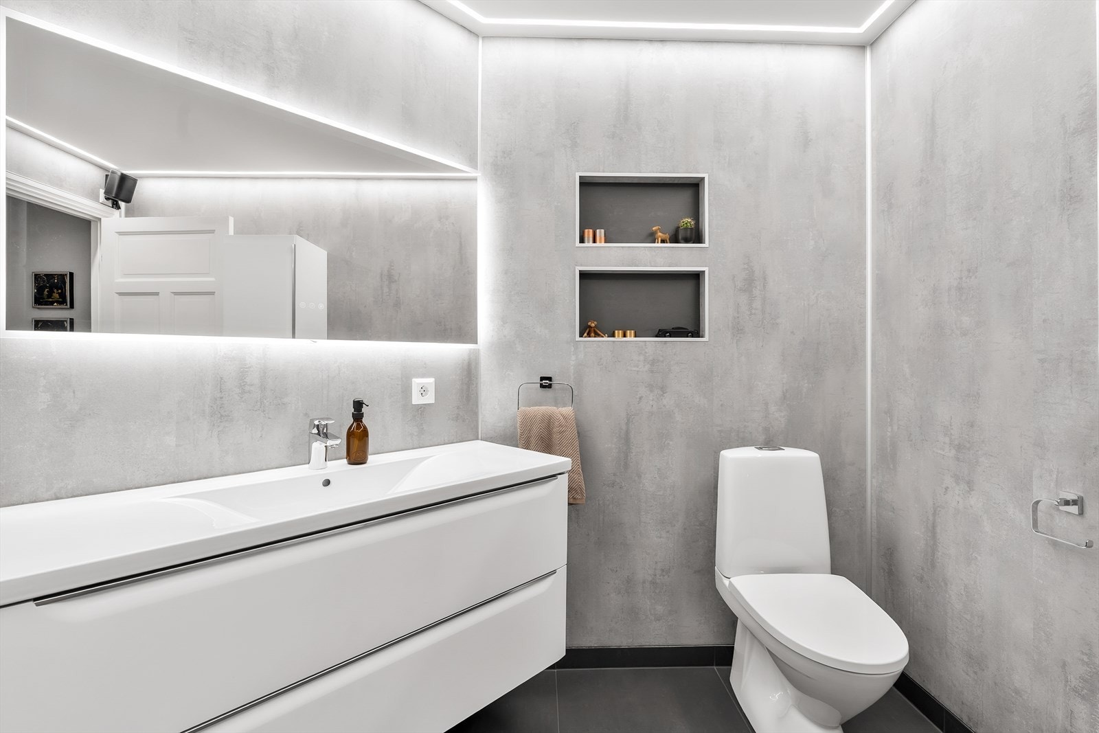 Badet i hovedetasjen er oppgradert i 2019 Galleribilde