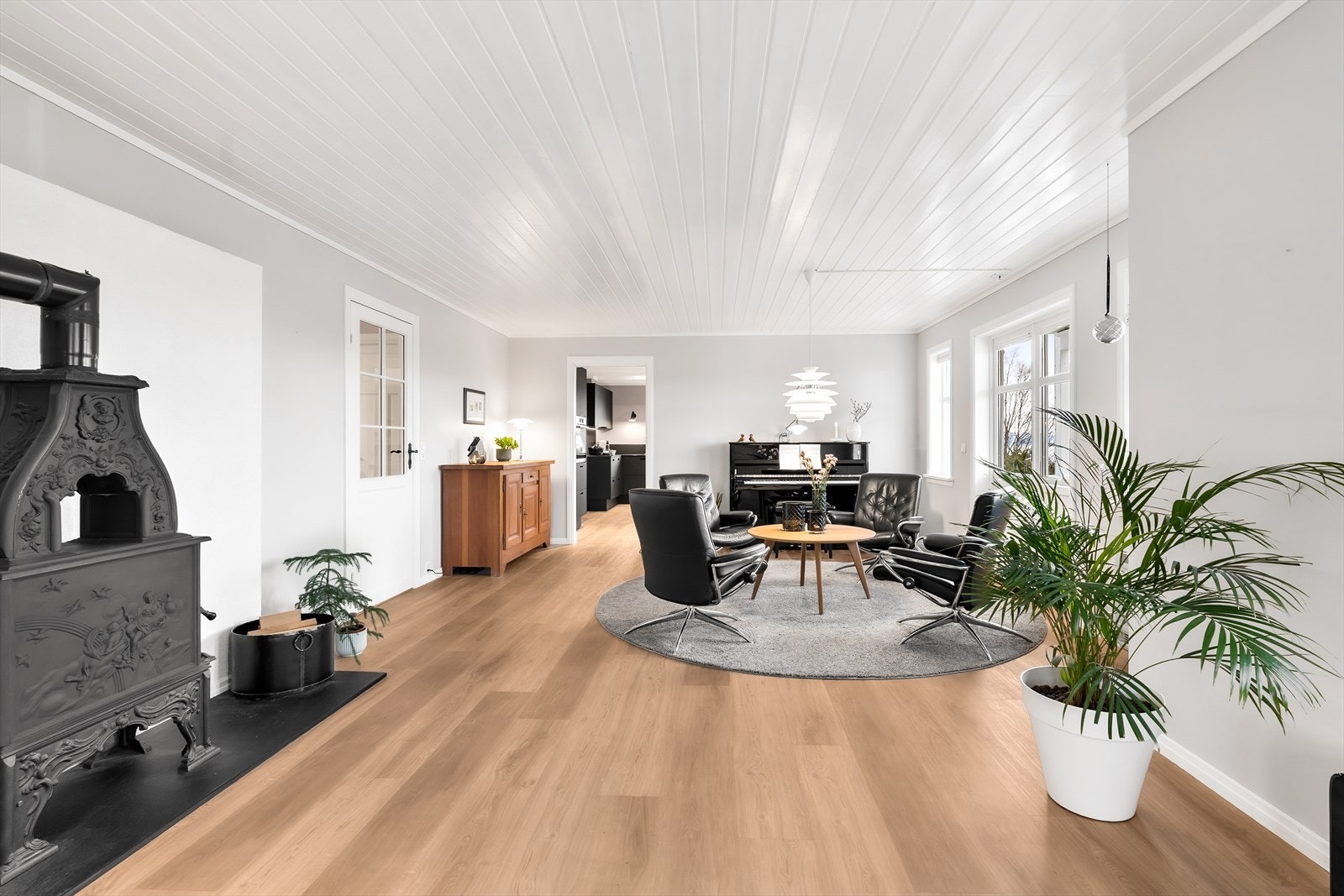 I stua er det montert vedovn Galleribilde