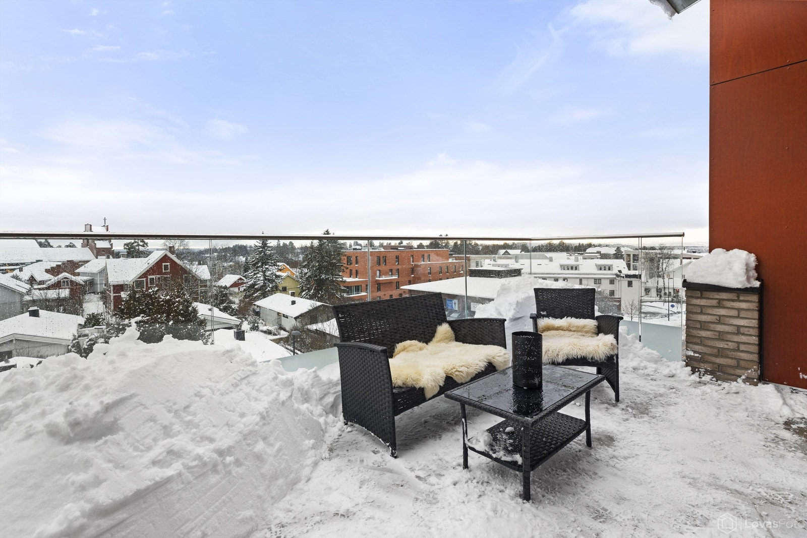 Stor balkong med utgang fra to av soverommene. Galleribilde