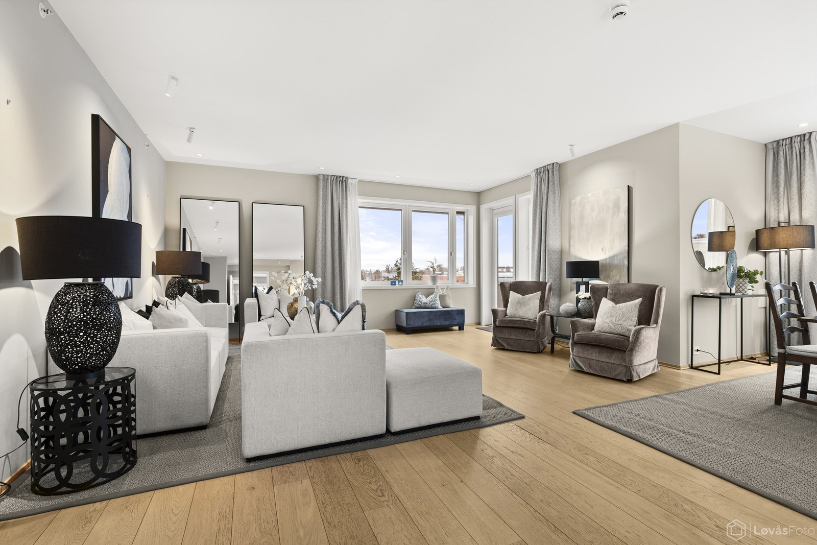 Rommene er oppgradert med downlights som gir en stilren og god belysning. Galleribilde