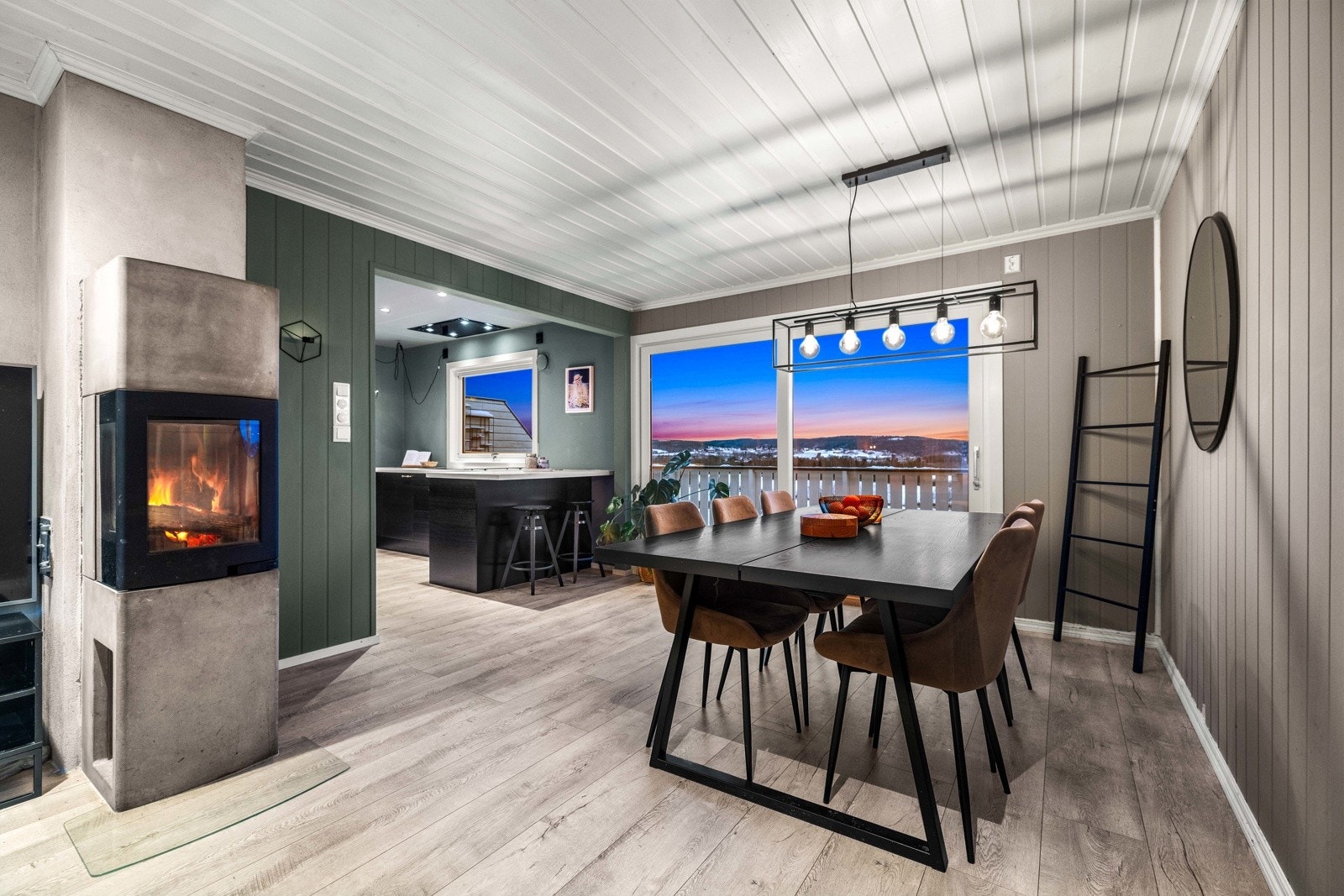 Innvendig har mobligen god standard med fin løsning for familier. Galleribilde