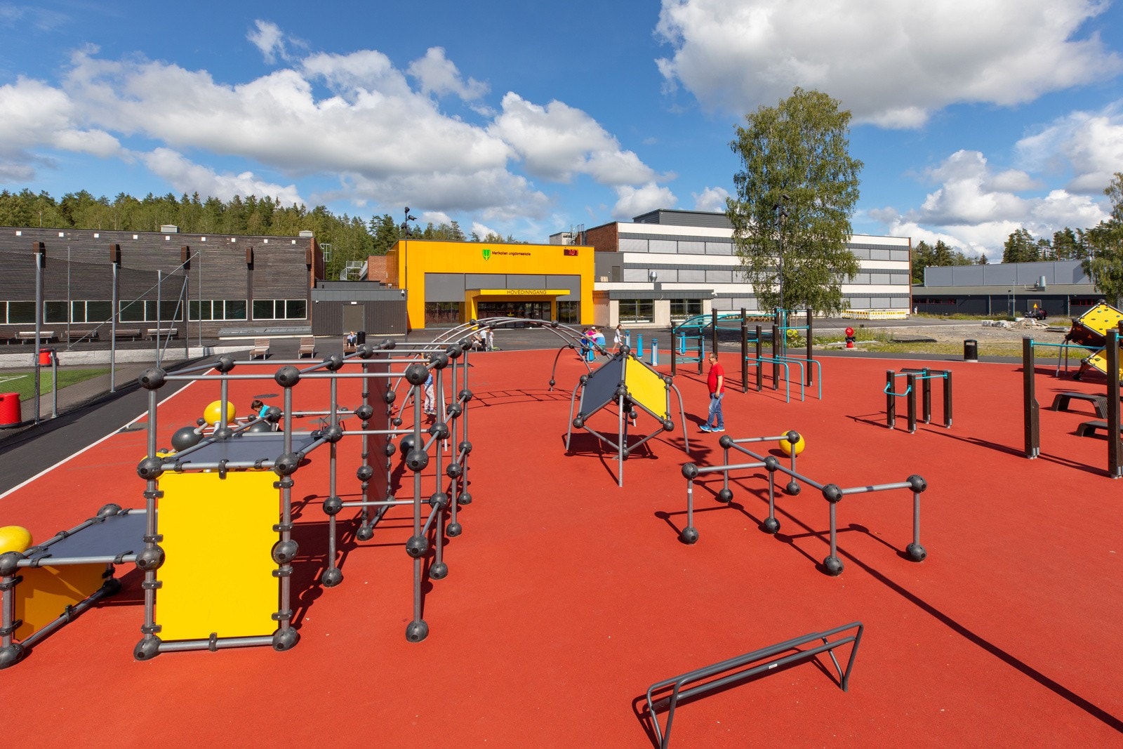 Utendørs treningsområde tilknyttet Marikollen ungdomsskole. Galleribilde