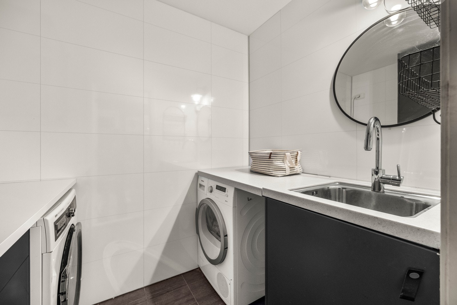 Praktisk vaskerom i tilknyting til entré og gang i 1.etg. Galleribilde