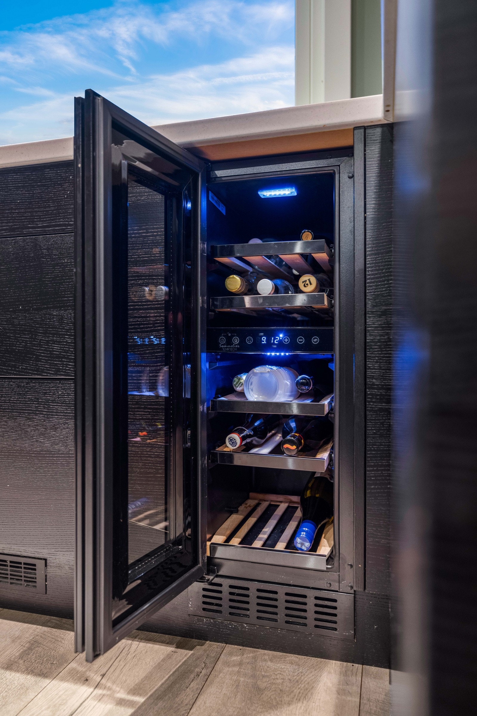 Kjøkkenet har integrerte hvitevarer som medfølger. Galleribilde