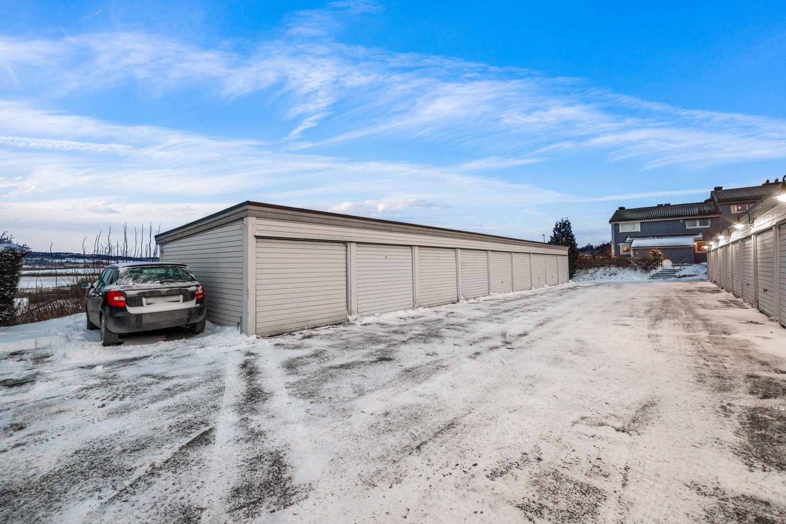Garasjeplass i felles rekke. Galleribilde