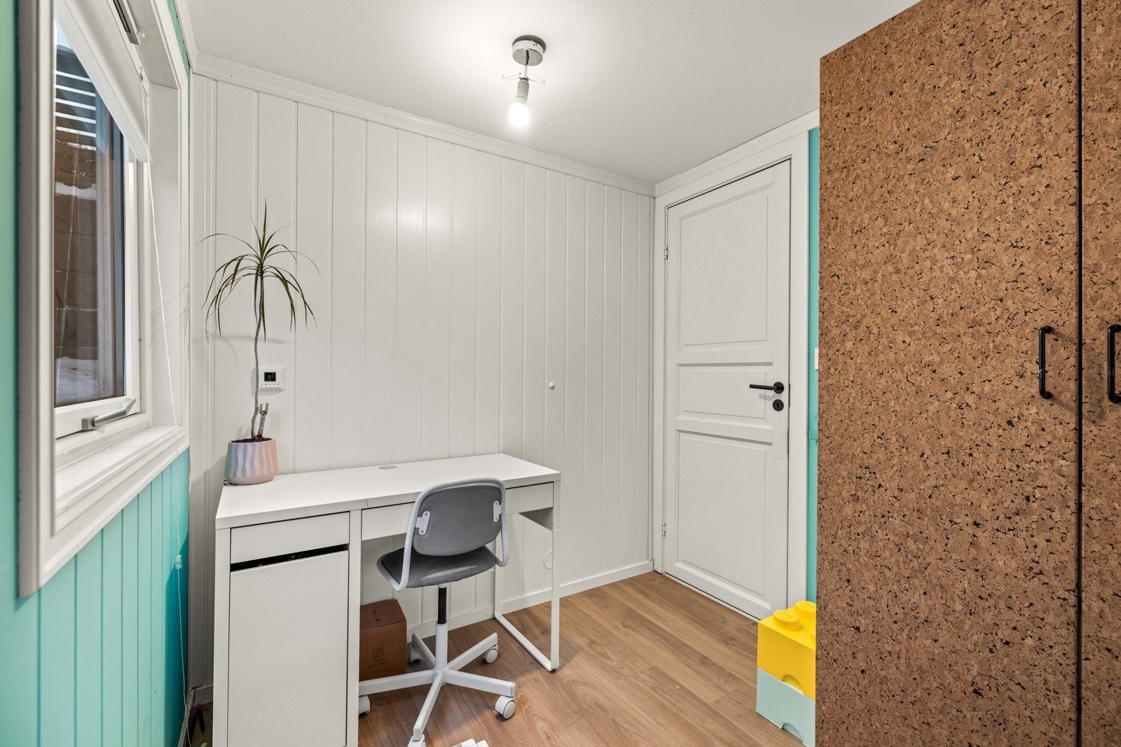 Alle soverommene har plass til seng og nattbord. Galleribilde