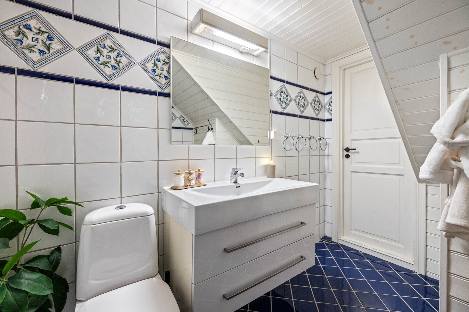 Flislagt bad med gulvvarme. Galleribilde