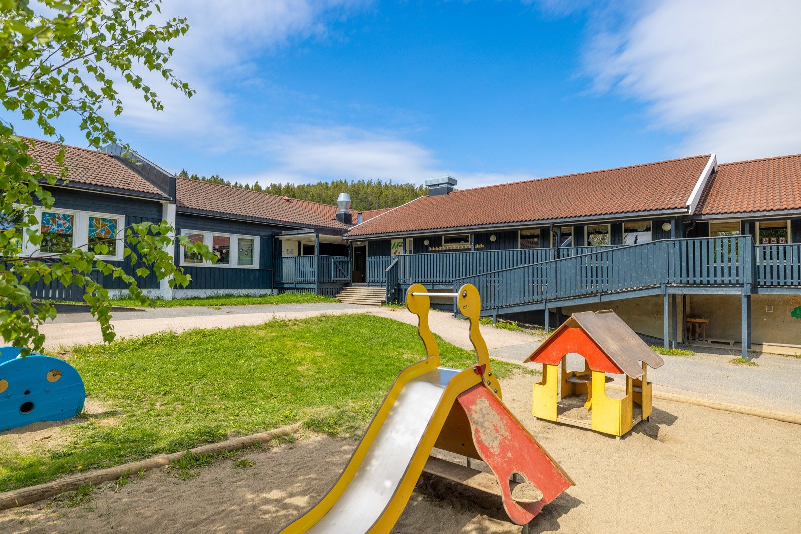 Umiddelbar nærhet til flere barnehager. Her ved Sannum barnehage. Galleribilde