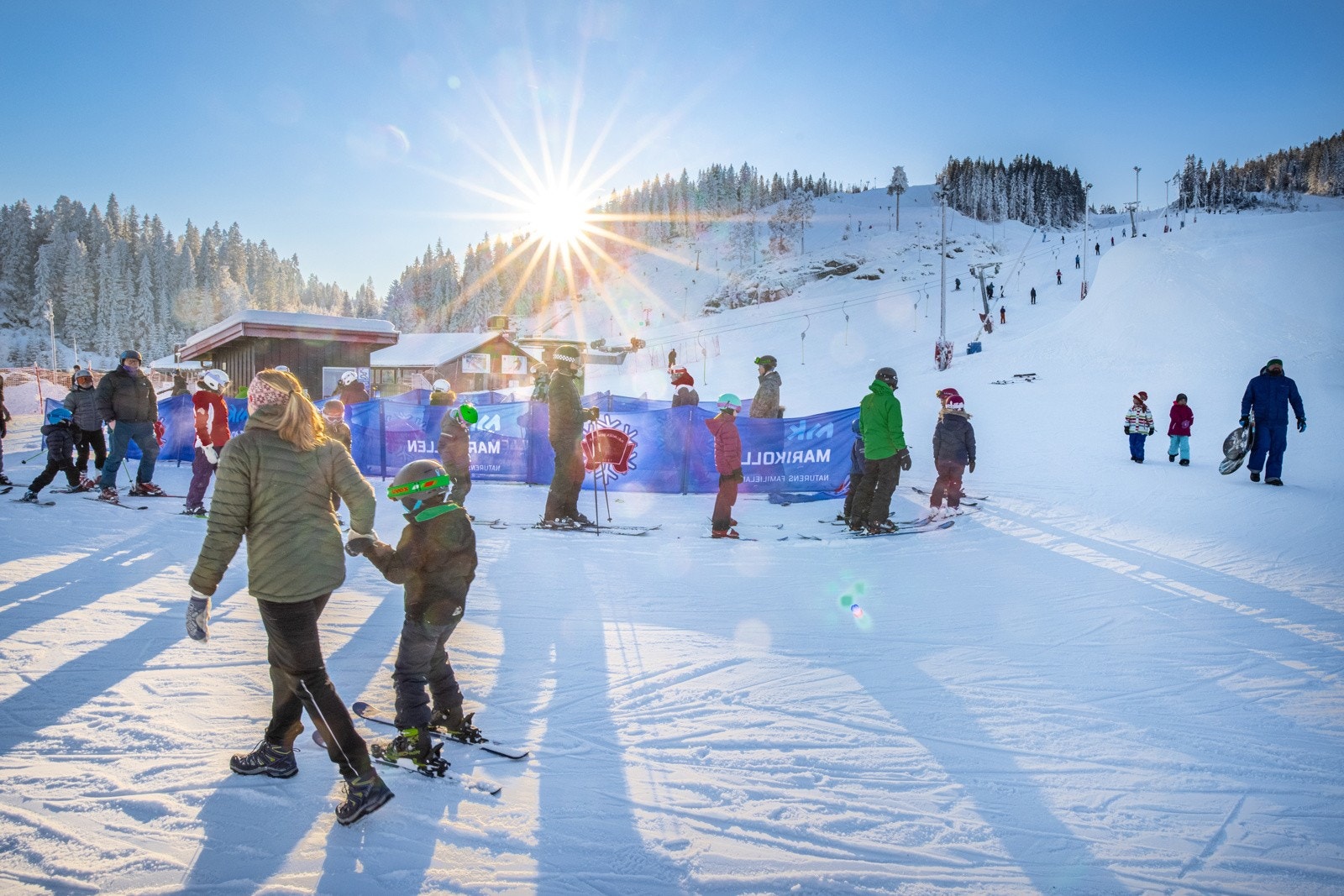 Marikollen idrettsanlegg er et meget populært sted for hele familien på vinterstid. Her er det alpinanlegg, akebakke og langrennsløyper. Galleribilde