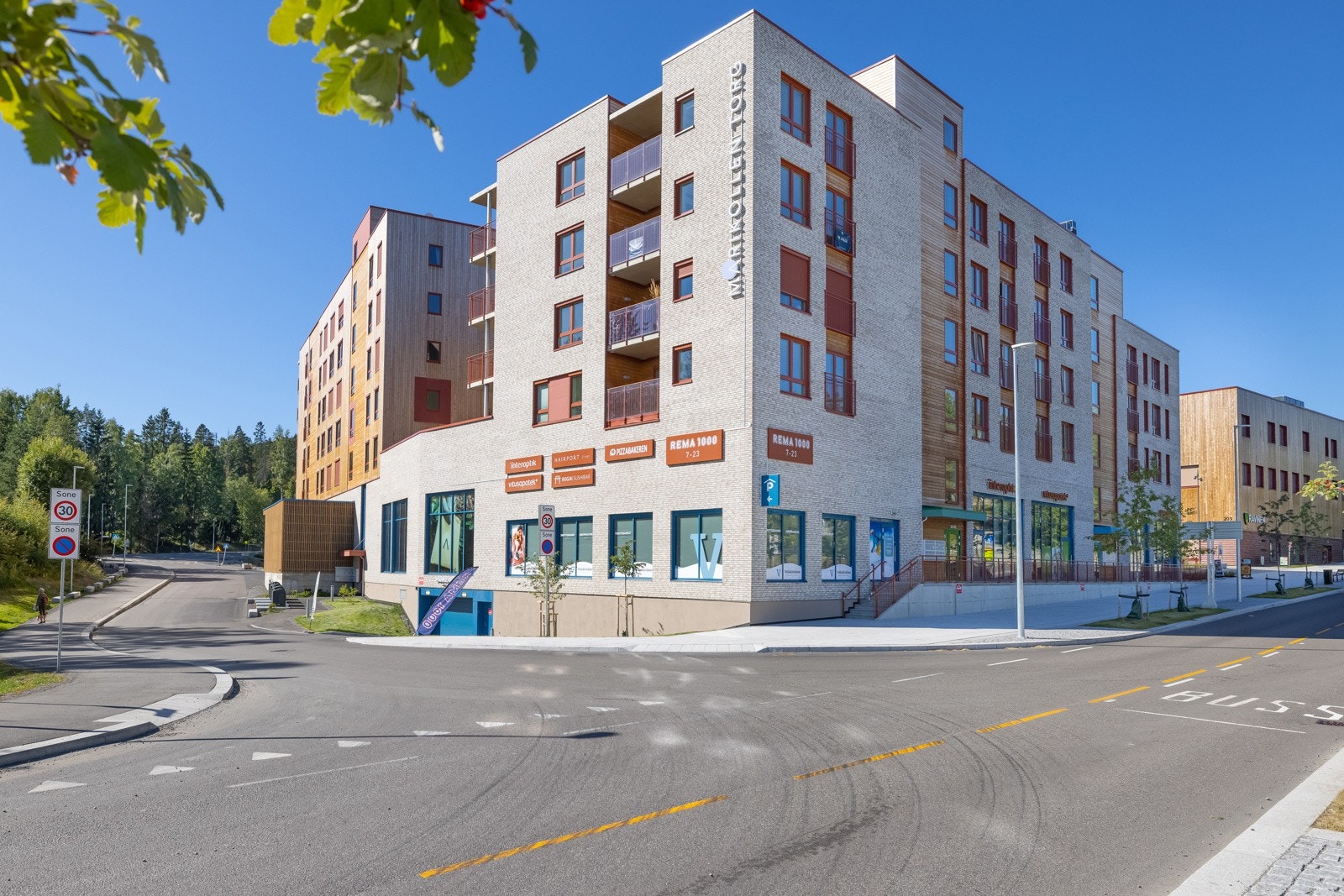 Marikollen Torg er det nye samlingsstedet i Rælingen. Galleribilde