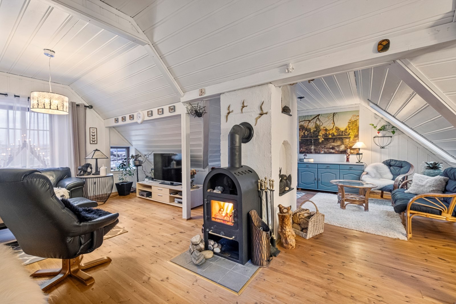 Loft - Loftetasjen ikke er byggemeldt og godkjent til varig opphold i følge Ålesund kommune. Galleribilde