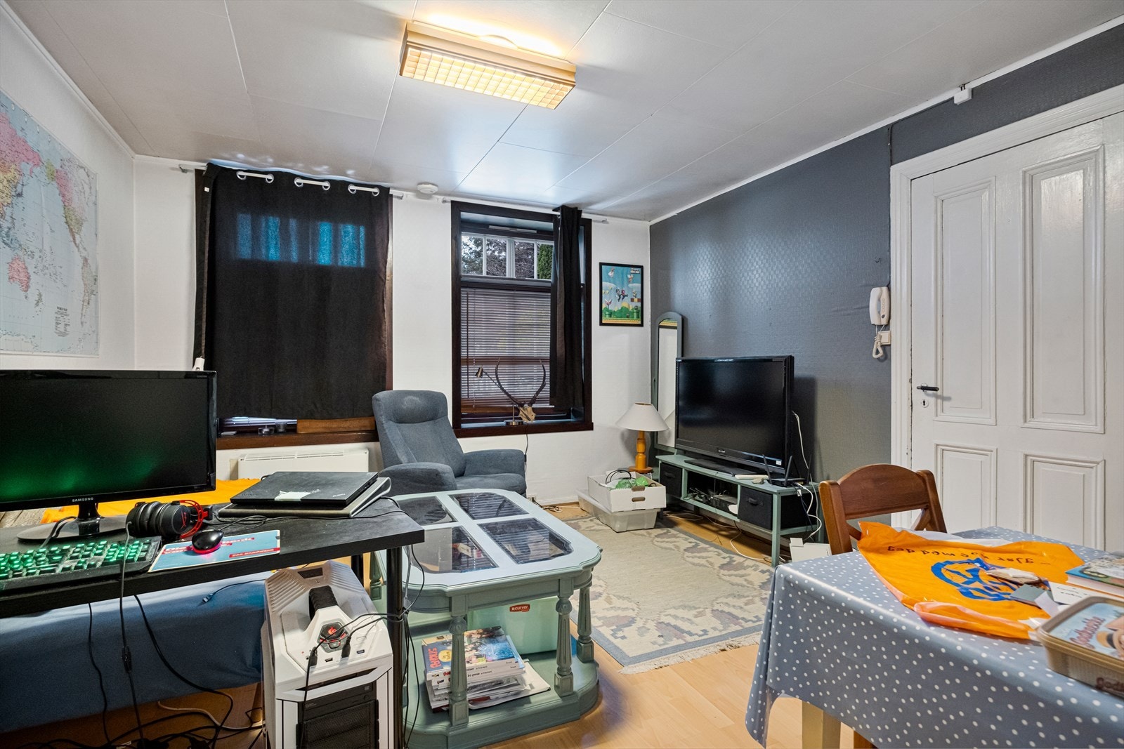 Stue - Leiligheten er ikke byggemeldt og godkjent til varig opphold. Galleribilde