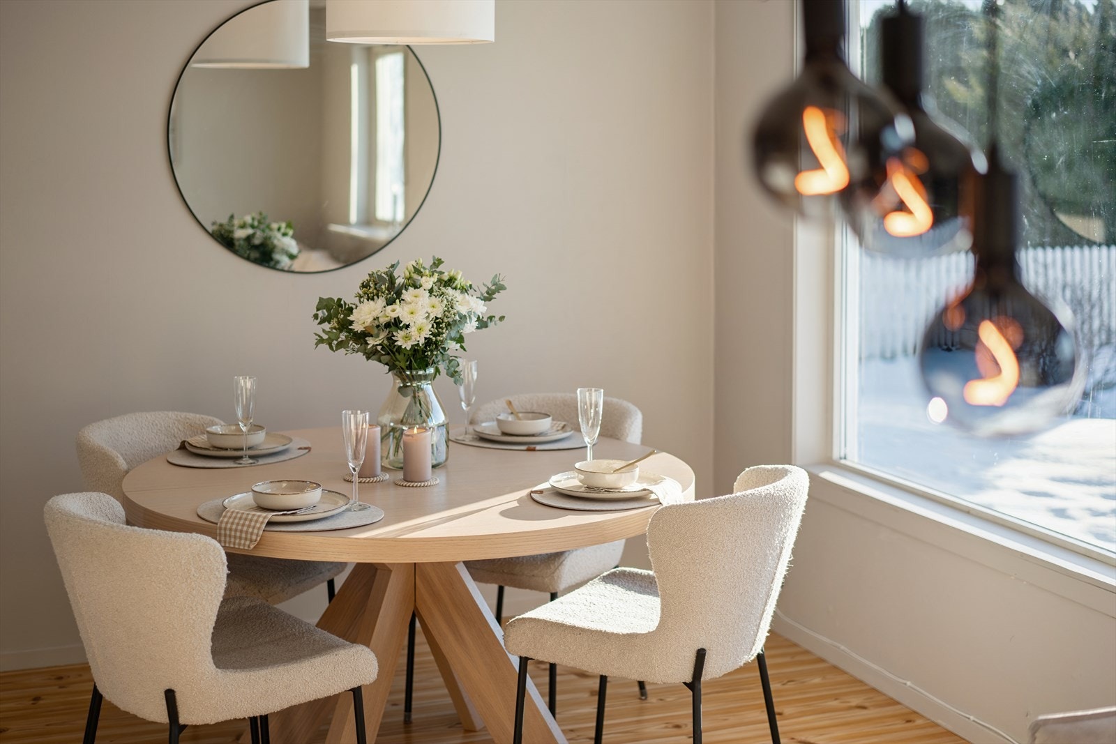 De fleste innvendige overflater ble pusset opp i 2024, noe som gir et helhetlig inntrykk. Galleribilde