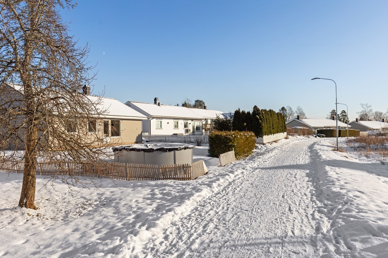 Her bor du i trygge omgivelser med kort vei til både skoler og barnehager. Galleribilde