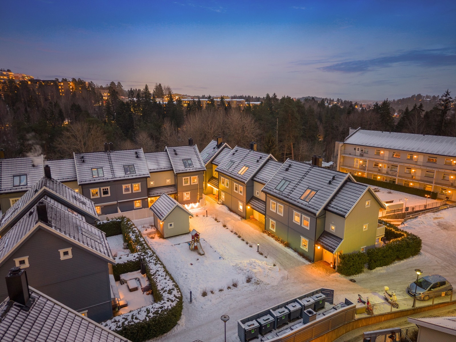 Rålekkert, oppusset (2023) enderekkehus på 127m² i blindvei ved skogsområde Galleribilde