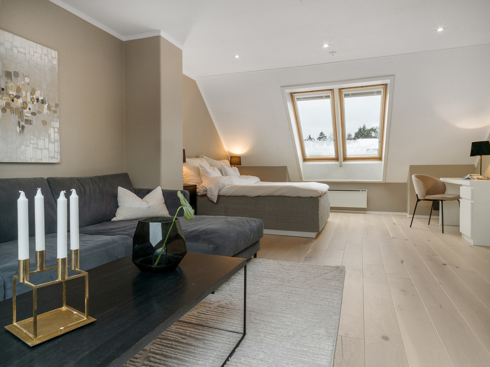 Loftstue. Galleribilde