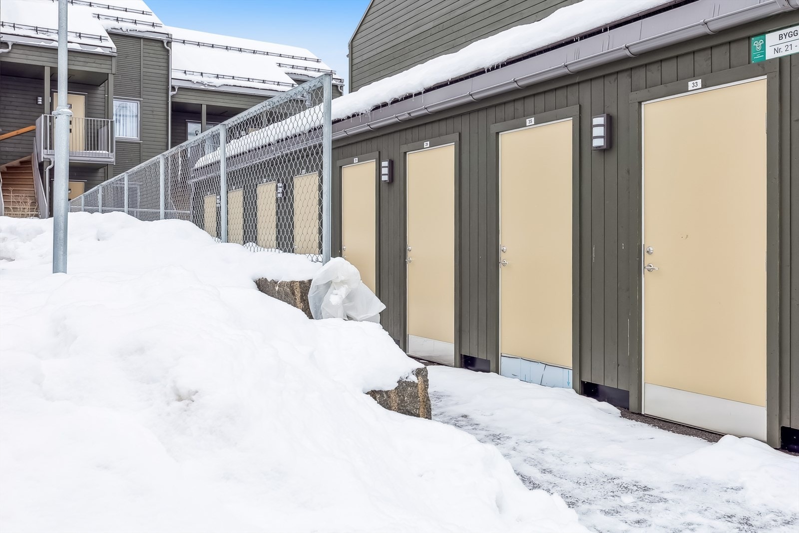 Leiligheten disponerer en sportsbod på cirka 5 m² for ekstra lagring. Galleribilde