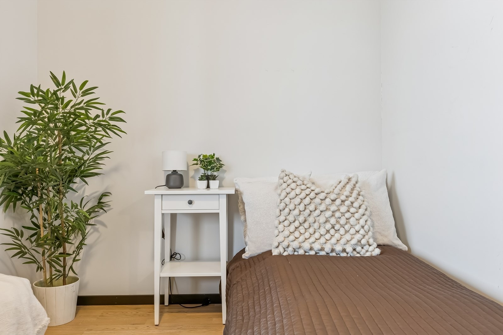 Det andre soverommet egner seg godt som barnerom, gjesterom eller kontor. Galleribilde