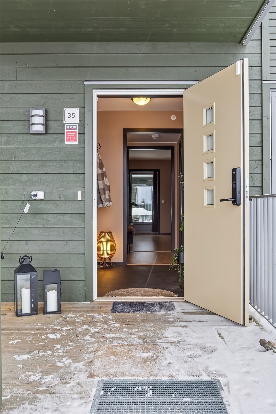 Hyggelig inngangsparti som ønsker deg velkommen hjem! Galleribilde