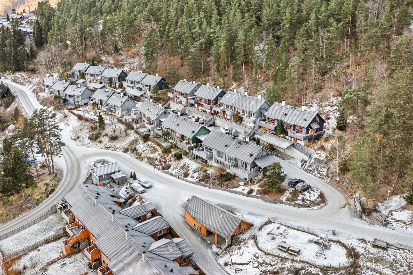 For dei friluftsinteresserte er Kjørnes eit godt utgangspunkt med mykje flott natur rett utanfor døra. Populært med turar innover Loftesnesfjellet og opp til Hesteggi og Middagsholten. Galleribilde